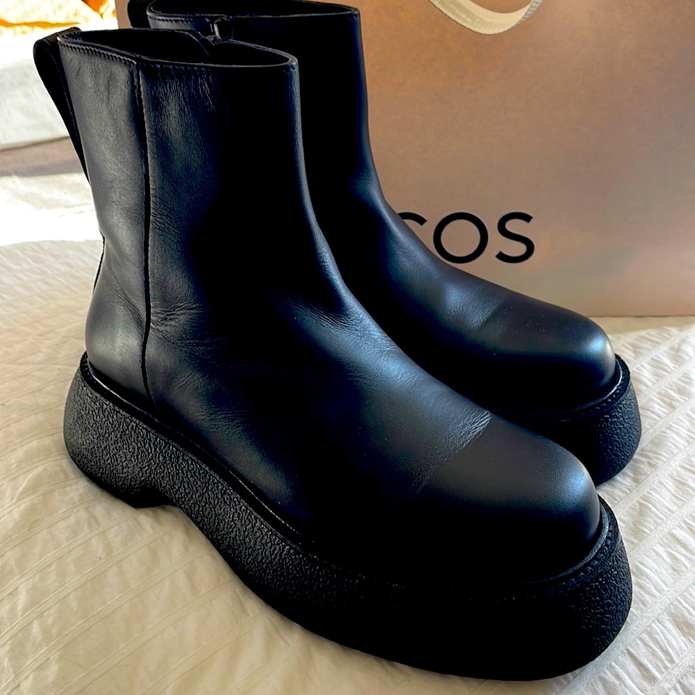 COS Smooth leather ankle boots. Brand new.